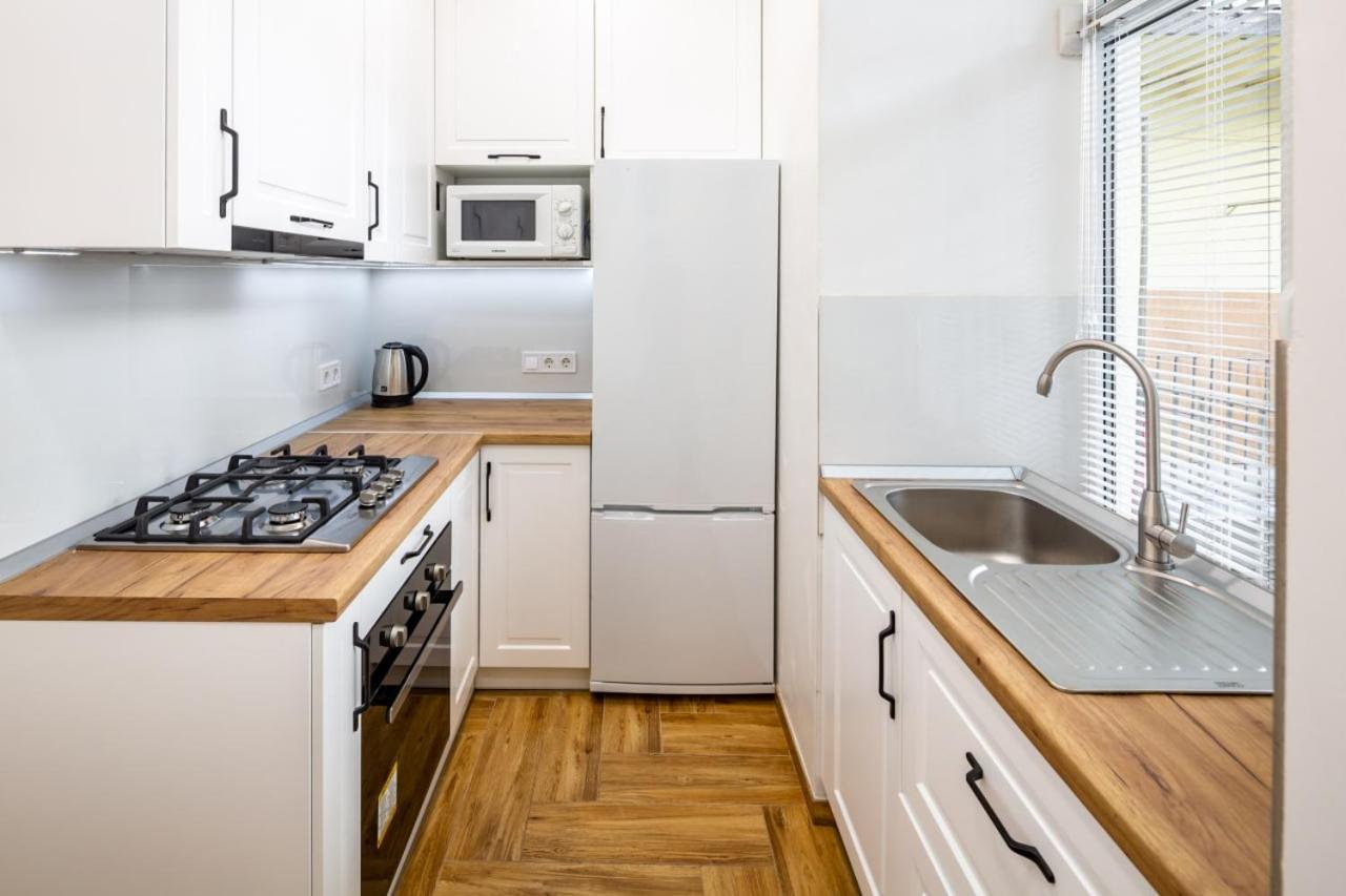 Three Bedroom Apartment On Rynok Square Lviv Luaran gambar