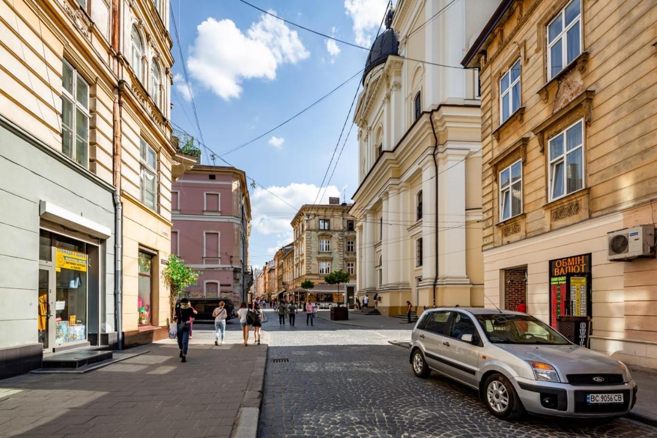 Three Bedroom Apartment On Rynok Square Lviv Luaran gambar