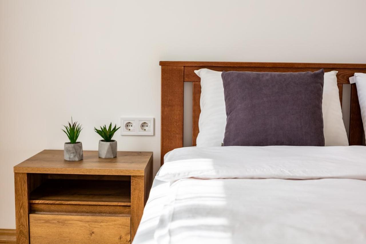 Three Bedroom Apartment On Rynok Square Lviv Luaran gambar